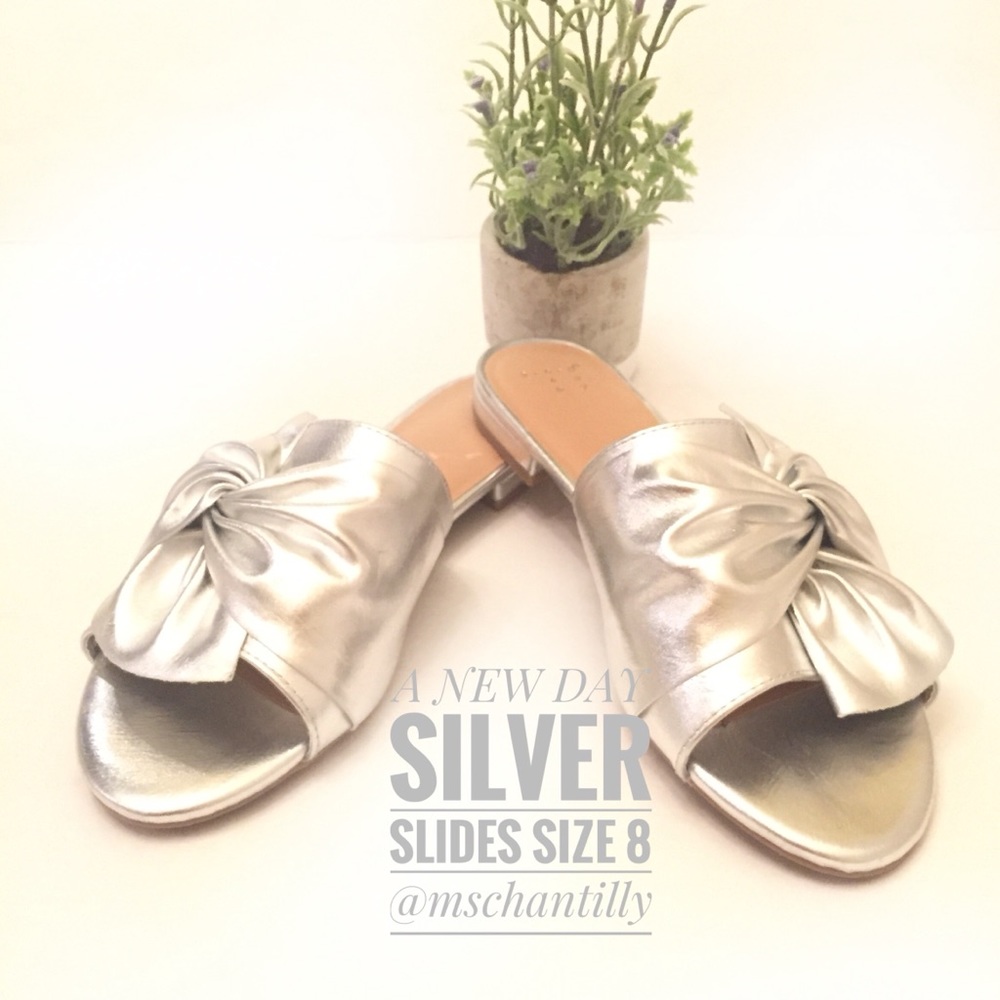A NEW DAY SILVER HUNTRESS SLIDE SIZE 8 NWOT